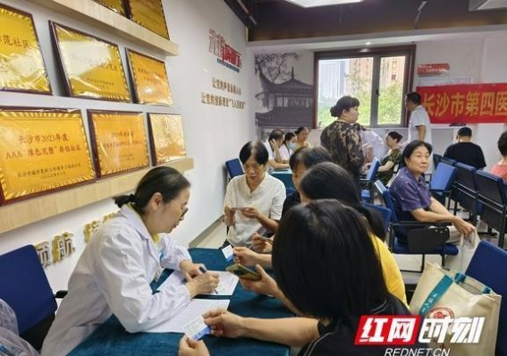 筑牢健康防线，长沙市第四医院义诊活动走进八方社区
