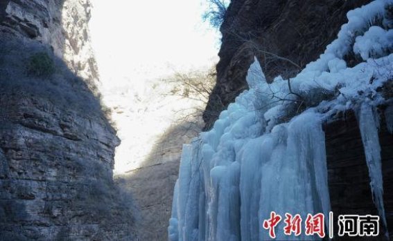 太行大峡谷的冰瀑奇观