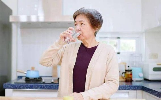 如何通过合理饮食增强免疫力，老年人保持健康体魄的秘诀