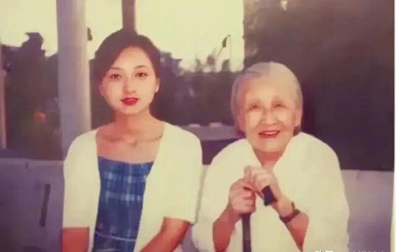毛主席孙女李莉的五个珍贵瞬间，展现坚韧与温馨