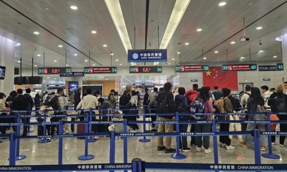 中国旅游热潮迎来新高峰，免签政策助力国际游客爆发式增长