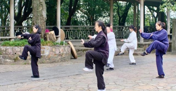 62岁女子确诊乳腺癌，回忆背部不适的忽视与觉醒