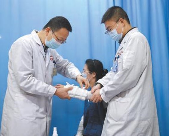 医保支付改革：让每一分钱更有效，减轻患者负担