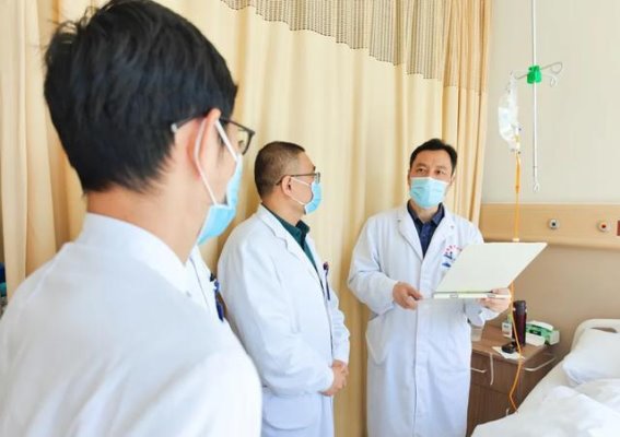 肾积水三年困扰，23岁小伙历尽艰难终寻得解法