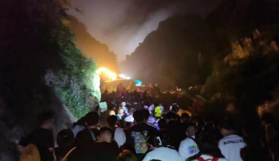 五一最“受罪”的四大景区：泰山厕所成避寒所，张家界游客高喊退票