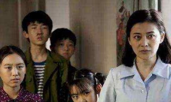 岁月的冷暖：一个家庭的变迁故事