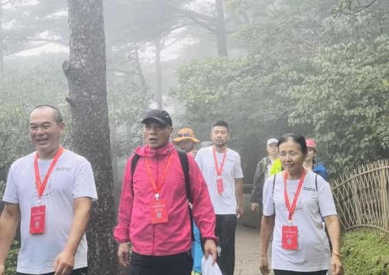 中国当代徐霞客的黄山之行：探秘自然美景与文化传承