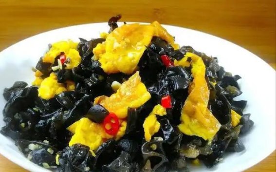 四种食物是养肝王，老年人每天多吃一点，预防硬化越吃越柔软