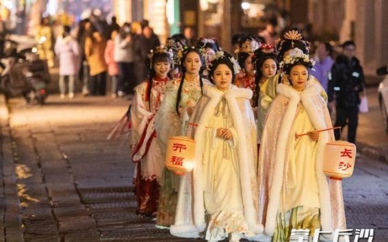 潮宗街的元宵盛会：传统与现代的完美交织