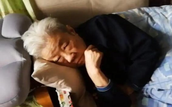 午睡与心梗的关系，老年人如何避免午睡带来的健康隐患