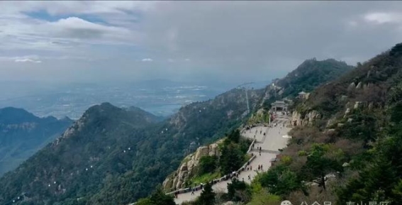 秋日登泰山，感悟生命的力量
