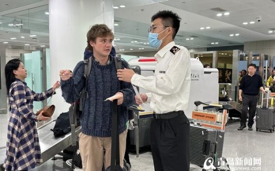 青岛空港旅客数量激增：探寻出境旅游新高峰