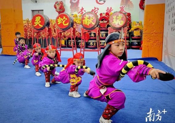 汕头民俗焰火迎新春 狂欢活动点亮年味