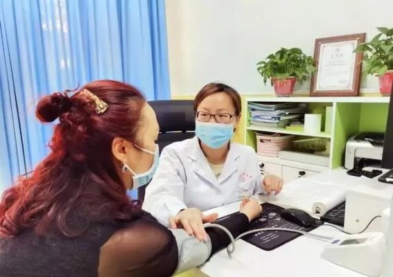 57岁女子服药误区导致脑梗：服用降压药的正确方式至关重要