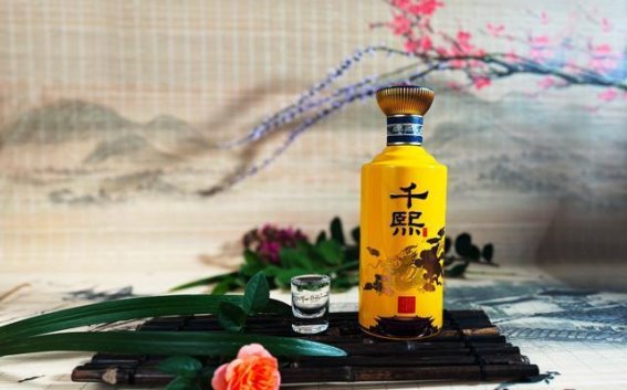 喝白酒，为什么要用小杯