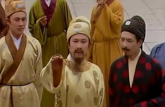 荣国府的繁华背后：贾政微薄俸禄的秘密解析