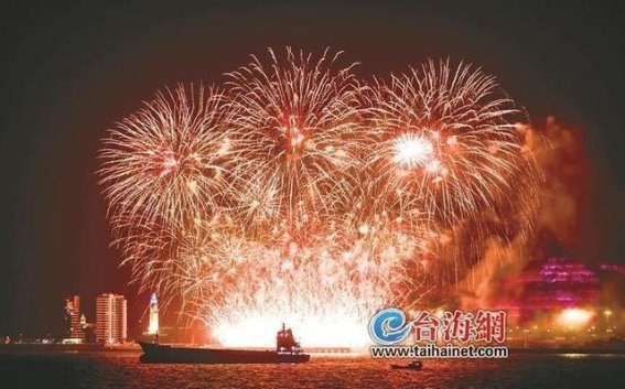 追光2025，厦门跨年夜的烟花与浪漫