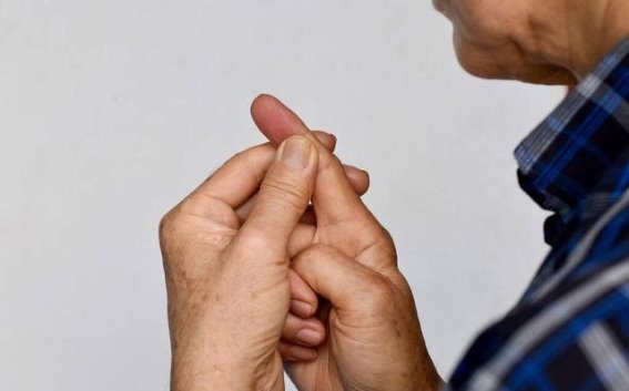 如何有效应对手指关节扭挫伤：预防、处理与治疗