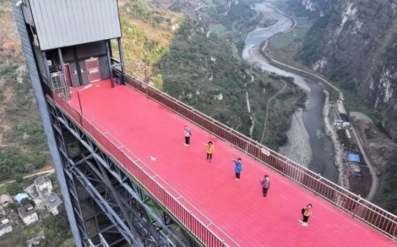 山里娃的“空中校车”：孩子们的上学路新变革