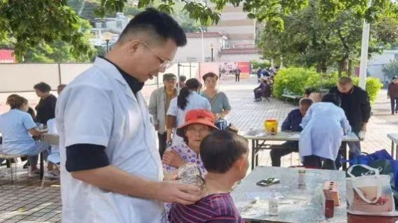 中医药文化深入社区，推动健康生活新风尚
