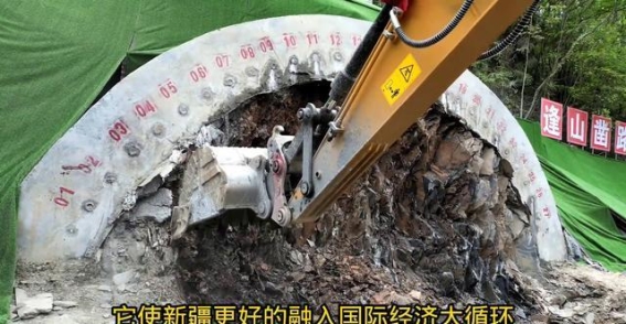 天山隧道通车：新疆发展的新起点