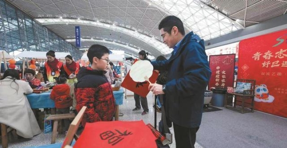 双流国际机场非遗文化体验区亮相，为春运旅客带来独特文化体验