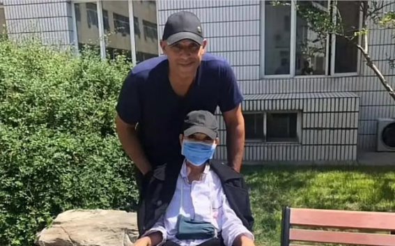 张咪三次与癌症抗争，舌癌危机再起，丈夫支持令她坚定生死抉择