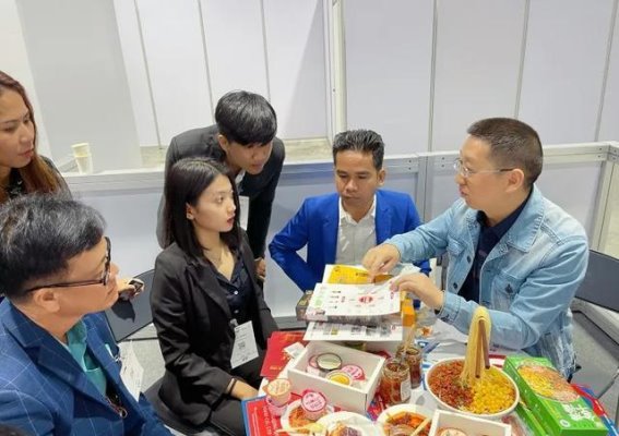 重庆小面走向全球：一碗面背后的跨越