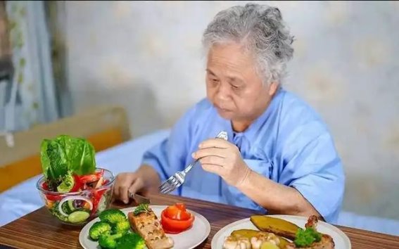 饭后习惯不当，糖尿病风险悄然升高，医生提醒你要改正这4个行为