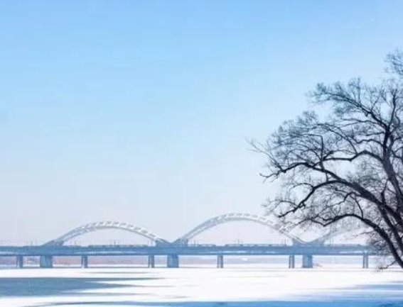 大雪节气来临，哈尔滨气温骤降，防寒保暖不可忽视