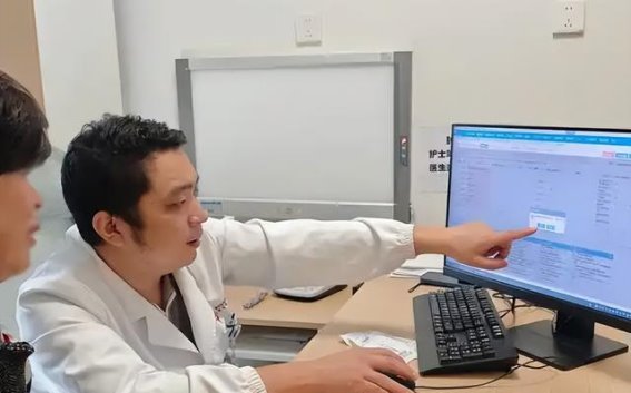 夜间异常睡眠或许是肝病的警示信号，医生提醒：关注这些变化，早期发现肝脏问题
