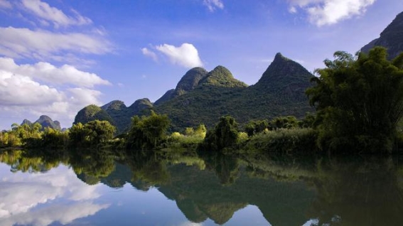 攀登天都峰，挑战自我与自然的壮丽