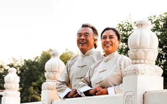 2025年结婚新标准：告别房车票，迎接健康财富与文化素养