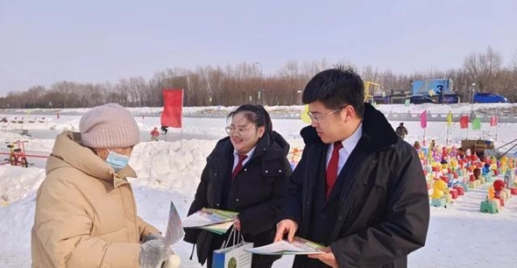 法治助力冰雪旅游，普法活动温暖冰雪乐园