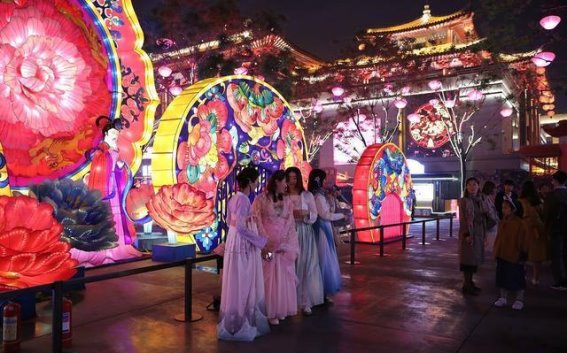 大唐不夜城半年净利仅23.53万元：高人气背后的盈利困境