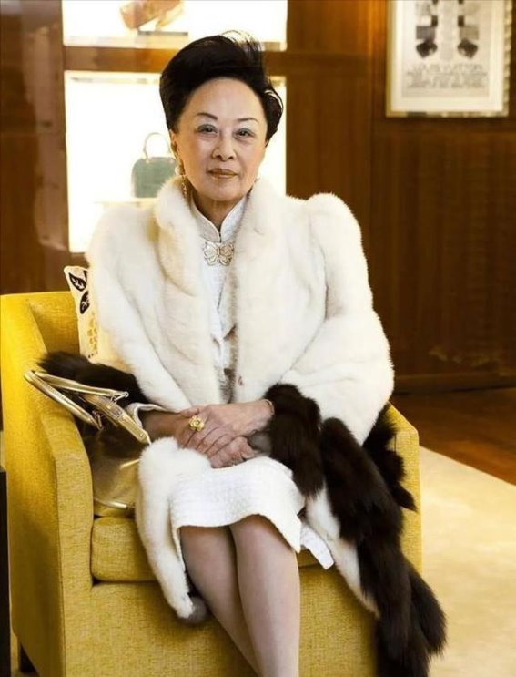 她的传奇人生：从阔太太到商业女强人
