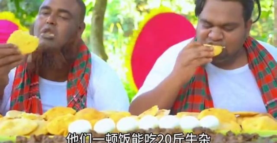 印度乡村土皇帝：20斤牛杂、30个水煮蛋与文化碰撞的饮食盛宴