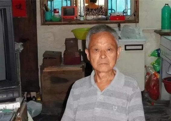 医者仁心：秦均天的无私奉献