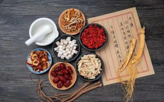 大便是脾胃最好的反馈！出现这4种大便，多是脾胃不好了