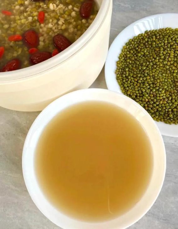 揭秘绿豆薏米水的神奇功效：夏季养生新宠！