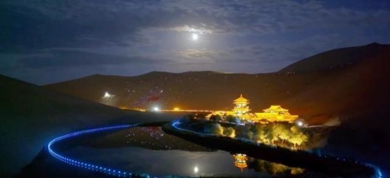 月照敦煌，歌声悠扬：中秋与国庆的交响