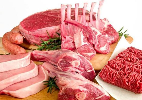 医生提醒：老年人应避免过量食用这三种肉类，潜在健康风险不容忽视