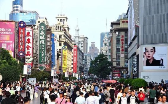 漫步上海街头，感受都市烟火