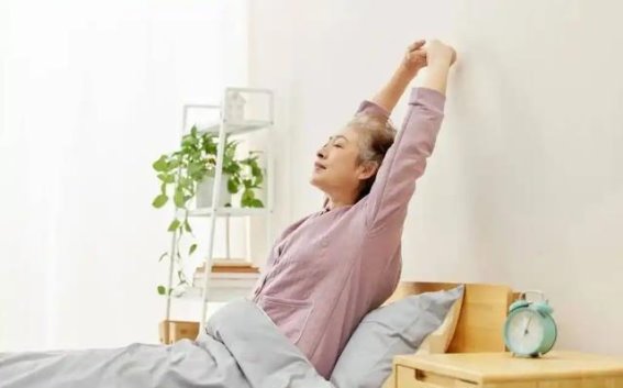 过了65岁，睡眠调整更重要，医生给出的这些建议你该知道