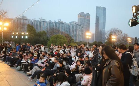 2025琴台·湖畔公益音乐季：春风拂过，音符飞扬