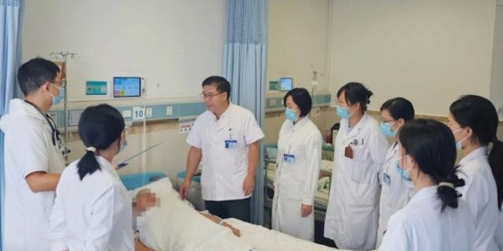 打破年龄界限：重庆医科大学附属第一医院成功治愈高龄急性髓系白血病患者