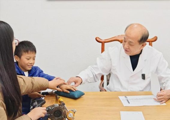 如何有效缓解孩子的抽动症，家长必备的辨症方法