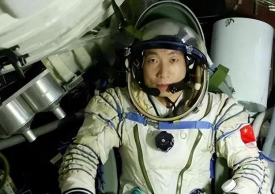 神十八乘组在轨近4个月，他们如何生活？中秋有月饼，还有能量餐