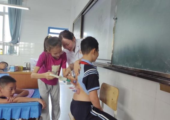 四川百所中小学同上中医药文化体验课