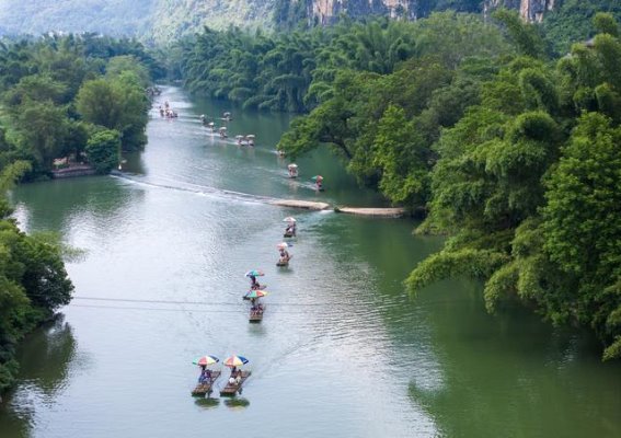 阳朔遇龙河：竹筏漂流与喀斯特风光的绝美融合